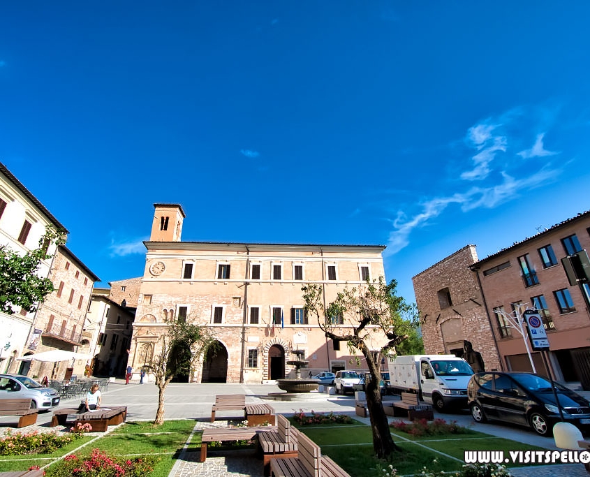 spello-piazza-della-repubblica